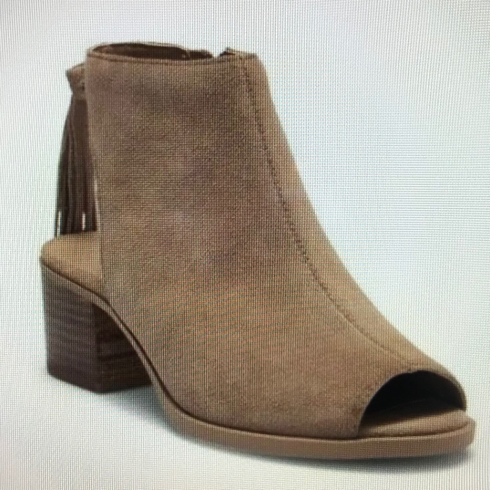 New Koolaburra by UGG Lene Tassel suede bootie Size 9